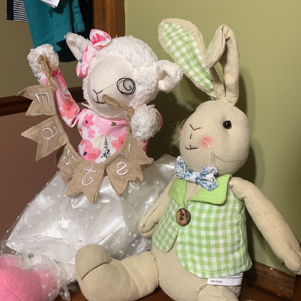 EASTER-Peter Rabbit & Spring Lamb - New Condition/ For Decorative Purposes Only! - Picture 3 of 16